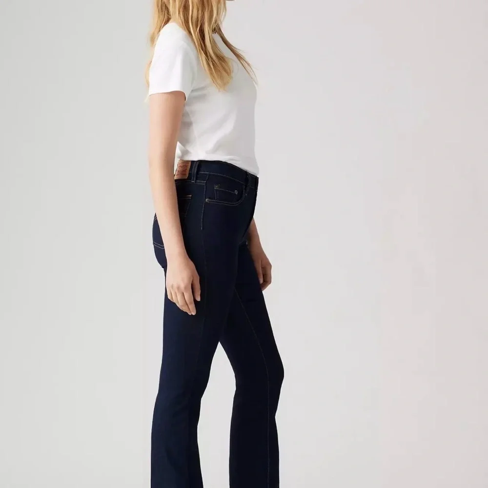 NWT LEVIS 725 HIGH RISE BOOTCUT WOMEN'S JEANS - Picture 2 of 9